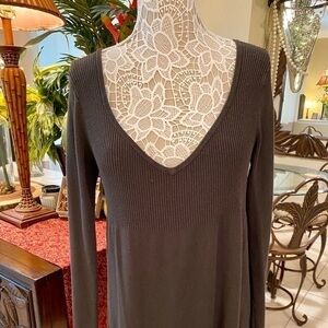 🌸BCBG MaxAzaria Hunter Green Sweater🏝🌴